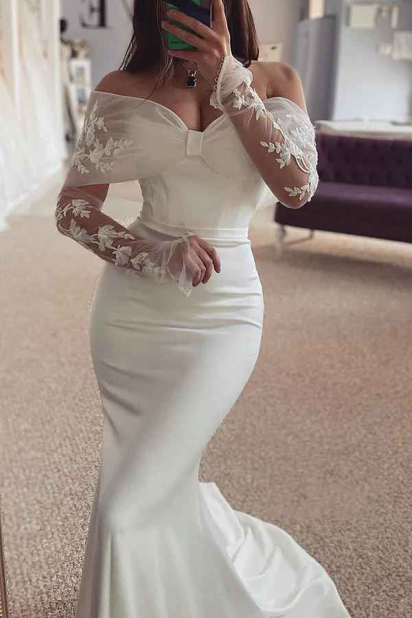 Off the shoulder long sleeved horn decal beach wedding dress