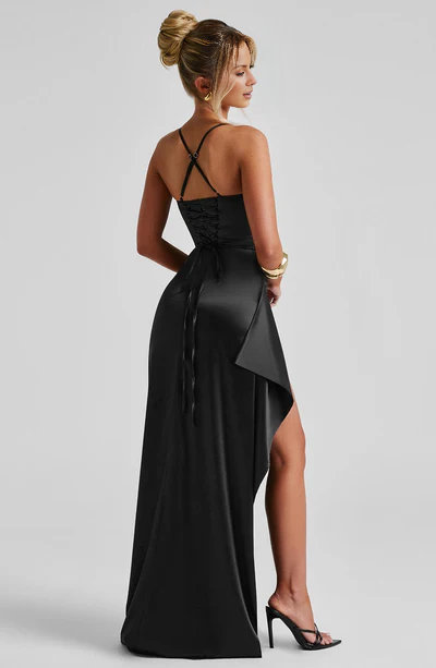 Robe de bal longue en satin à épaules dénudées et fines bretelles avec fentes latérales