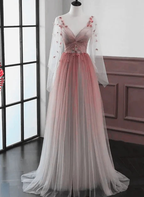 Transparentes, rotes A-Linien-Kleid mit Farbverlauf, gepaart mit Partykleid aus Spitze, rotes, rückenfreies, langärmliges und bodenlanges Ballkleid mit Farbverlauf und V-Ausschnitt