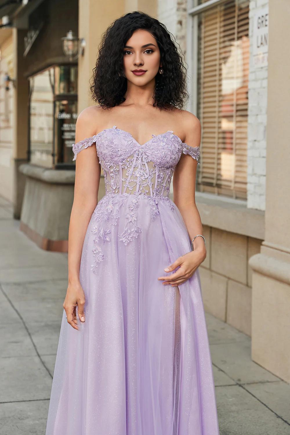 Lila A-Linien-Ballkleid mit schulterfreiem, transparentem, engem Korsett aus Spitze