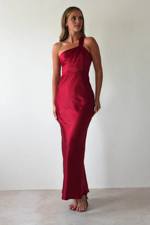 Robe de soirée longue sans manches à décolleté asymétrique et épaules dénudées de Yidibang