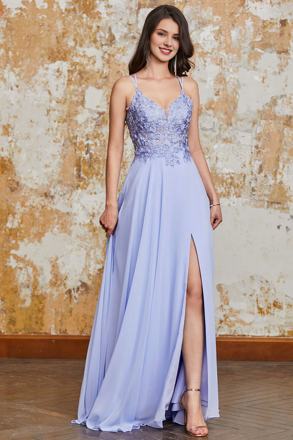Lavendel-lila A-Linien-Ballkleid mit dünnen Schulterträgern, überkreuztem Rücken und langem Schlitz