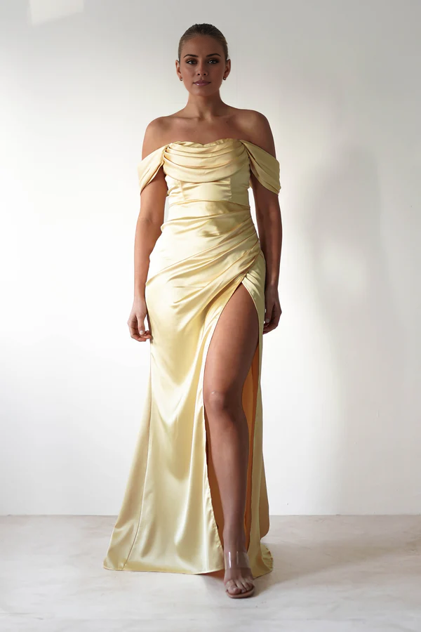 Robe de bal Yidibang à épaules dénudées, sans manches, dos nu, fente latérale et longueur au sol