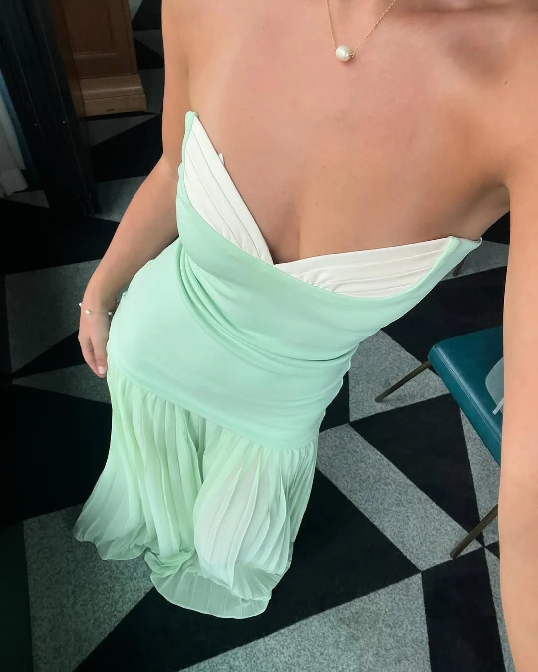 Robe de bal Yidibang à col en V et épaules dénudées, sans manches, dos nu et longueur au sol