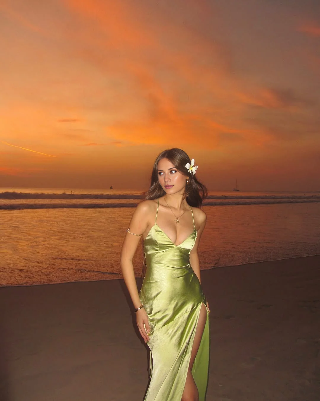 Robe de bal Yidibang à col en V, sans manches, fines bretelles, dos nu, fente latérale et longueur au sol