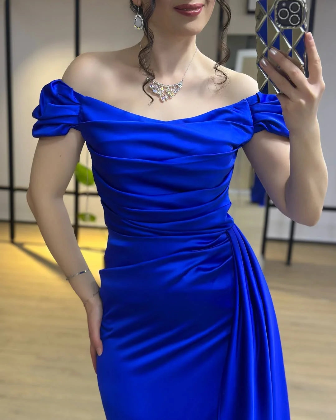 Robe de soirée longue plissée à col à épaules dénudées et dos nu sans manches Yidibang