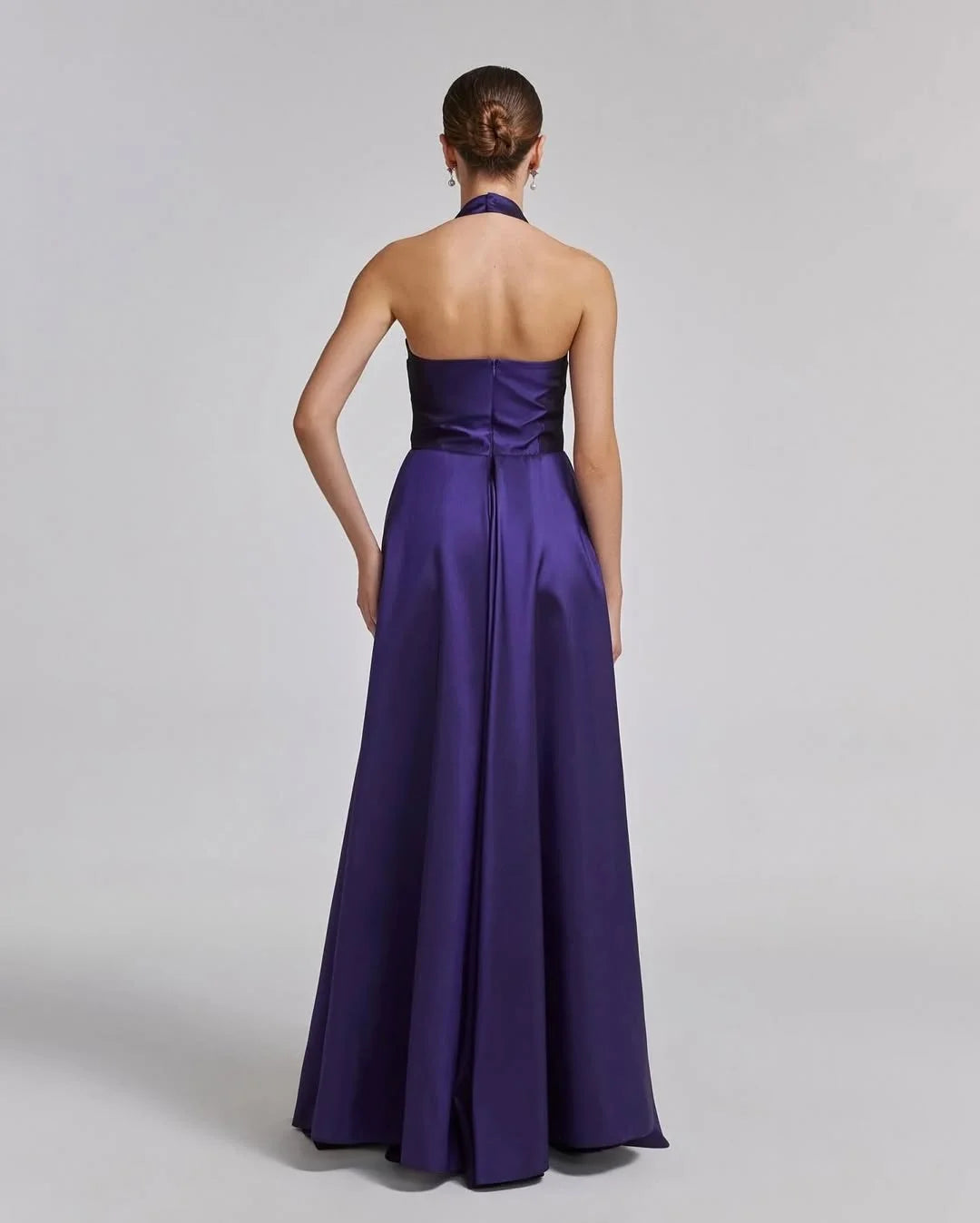 Robe de bal Yidibang à col suspendu, sans manches, sans bretelles, dos nu et longueur au sol