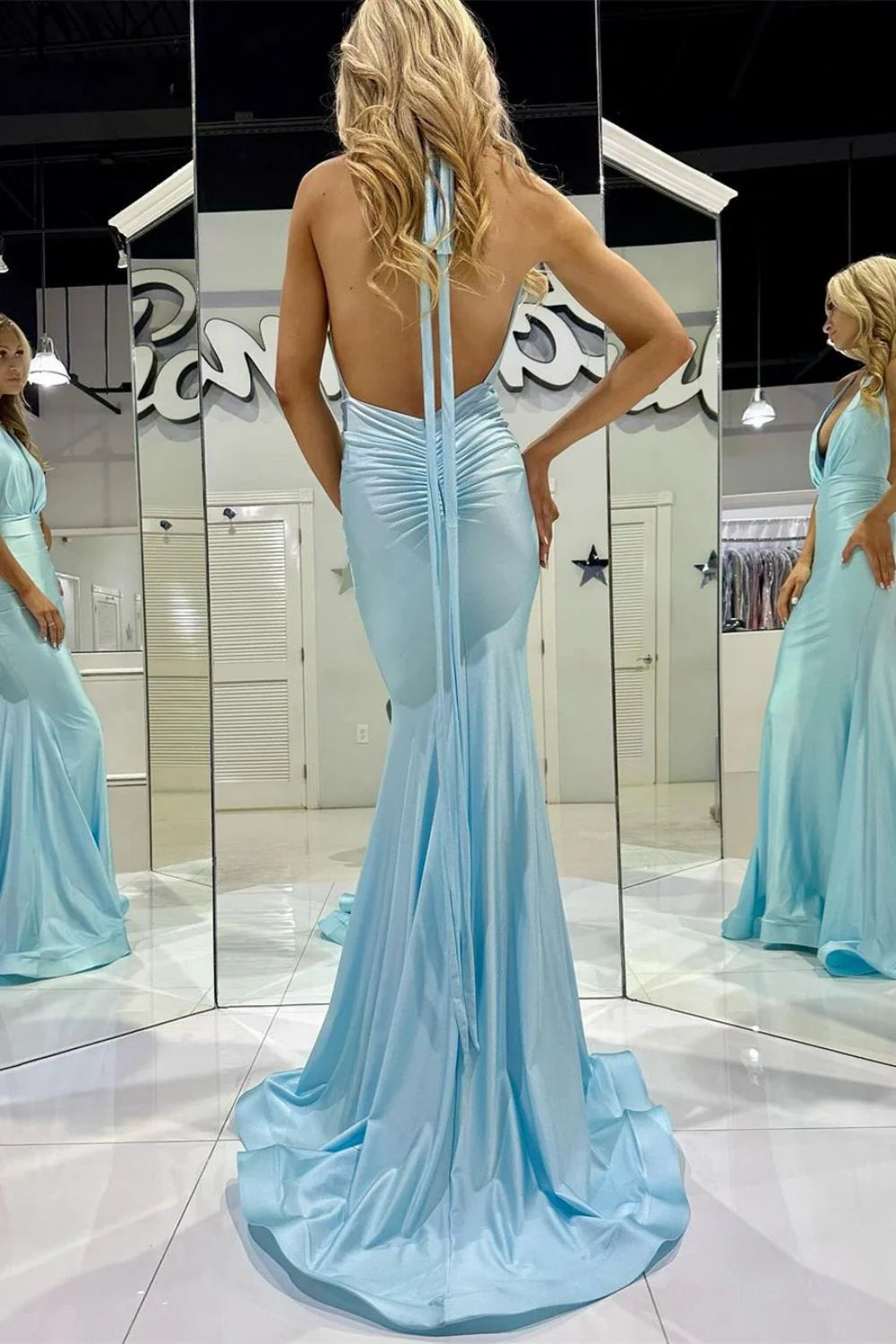 Edles blaues rückenfreies und bodenlanges Ballkleid mit Fischschwanz-Ausschnitt