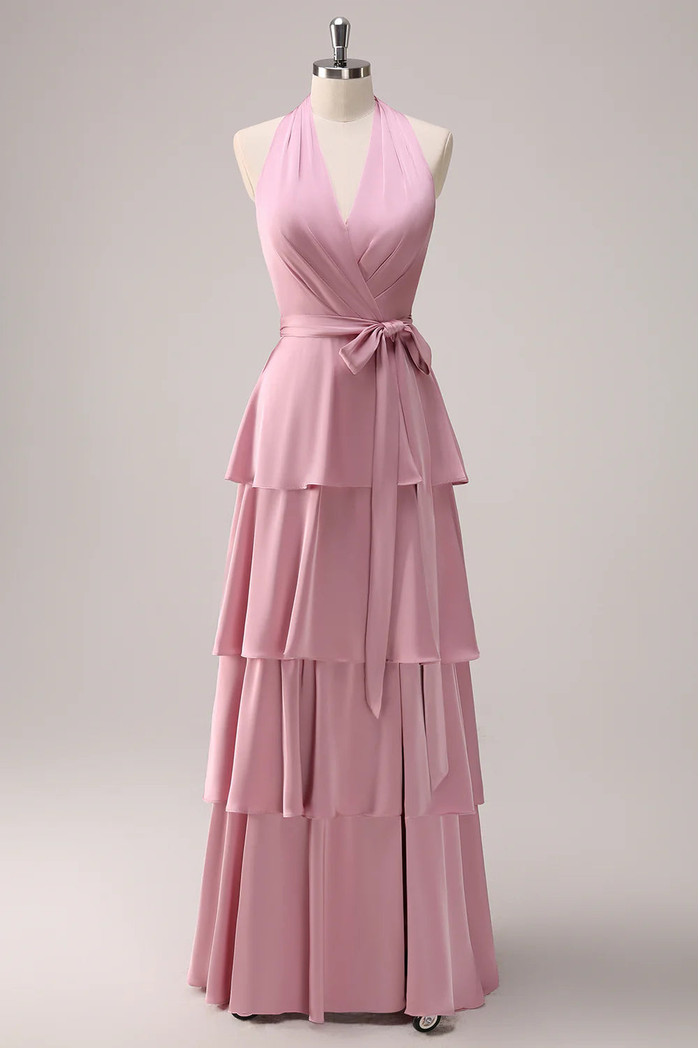 Robe de demoiselle d'honneur longue en satin rose à col en V et à plis superposés