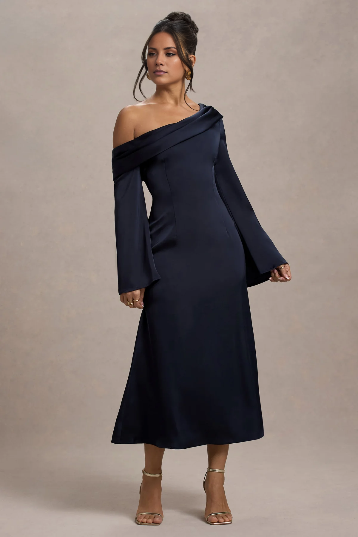 Yidibang asymmetrical collar long sleeved backless and floor length Prom dress
