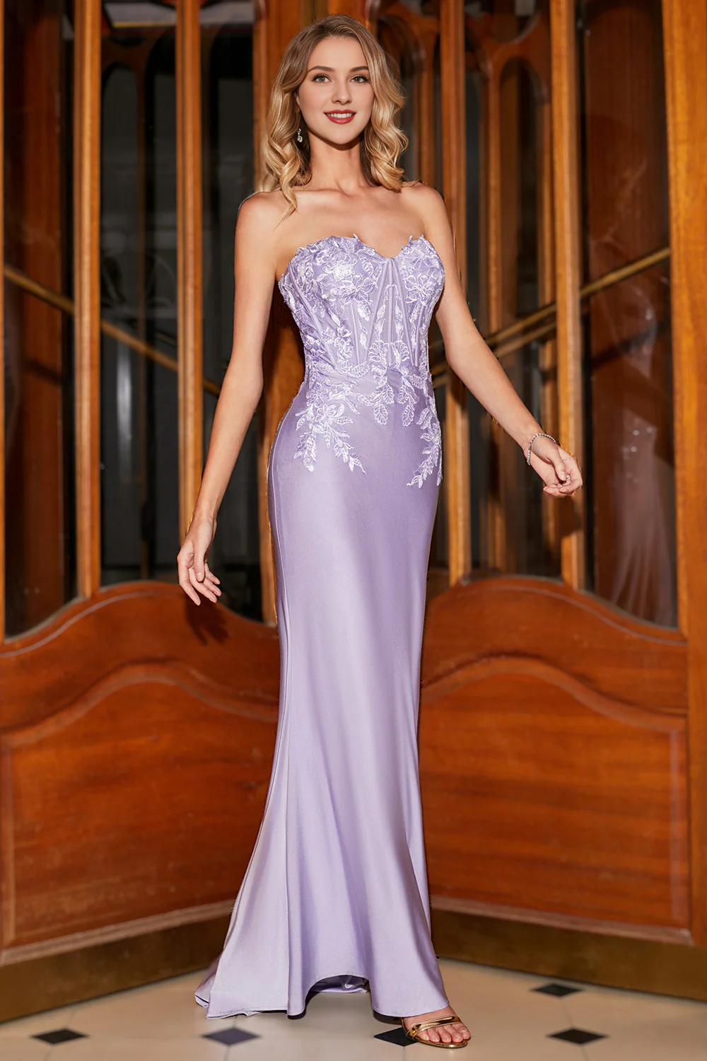 Robe de bal sirène à la mode, décolleté en cœur, lilas, corset serré, dentelle appliquée