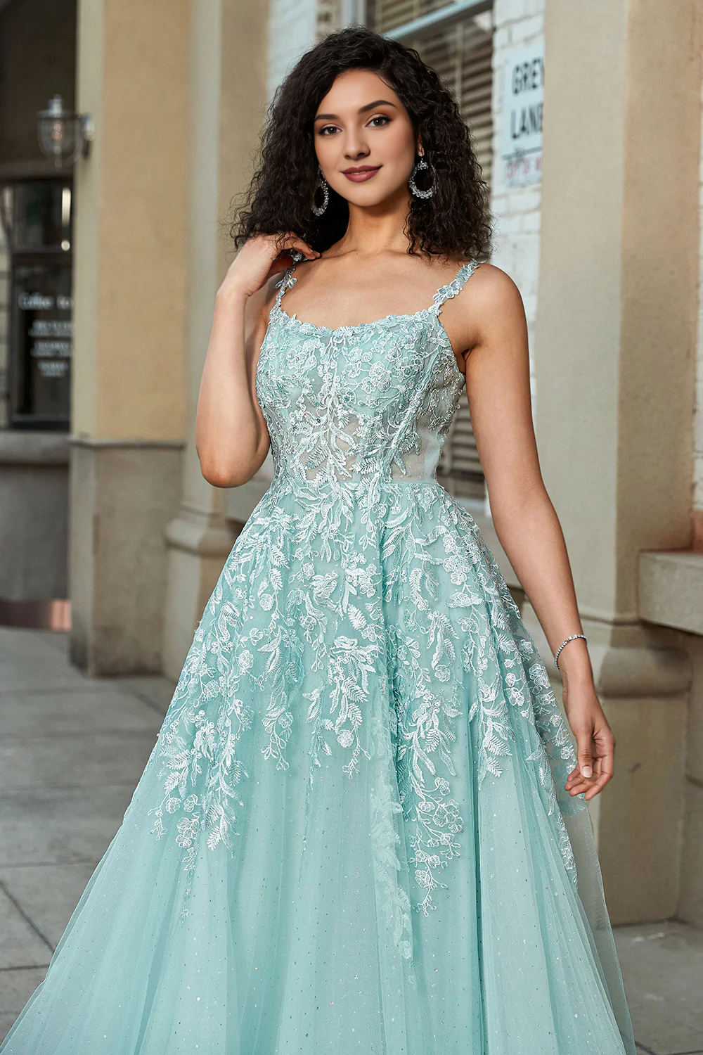 Mintgrünes A-Linien-Ballkleid aus Chiffon und Spitze mit Pailletten vorne und Schlitz