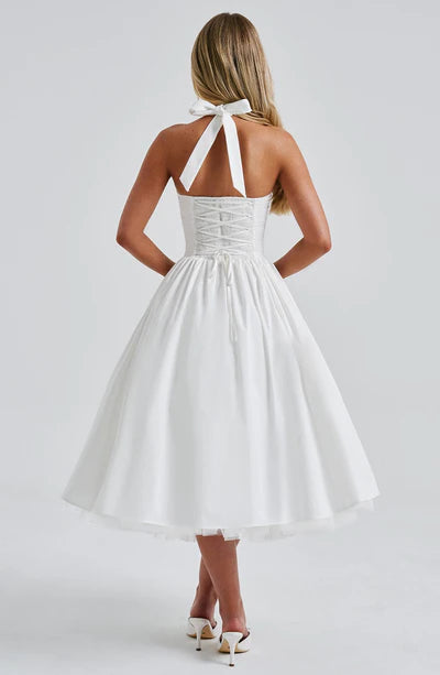 Langes, schulterfreies Ballkleid mit quadratischem Halsausschnitt