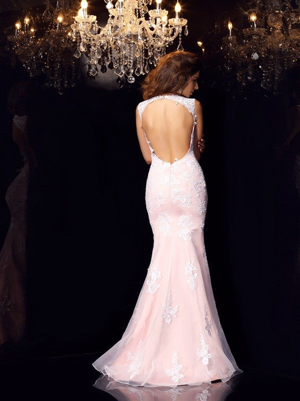 Robe longue en satin sans manches, style sirène, décolleté plongeant en dentelle, traîne courte