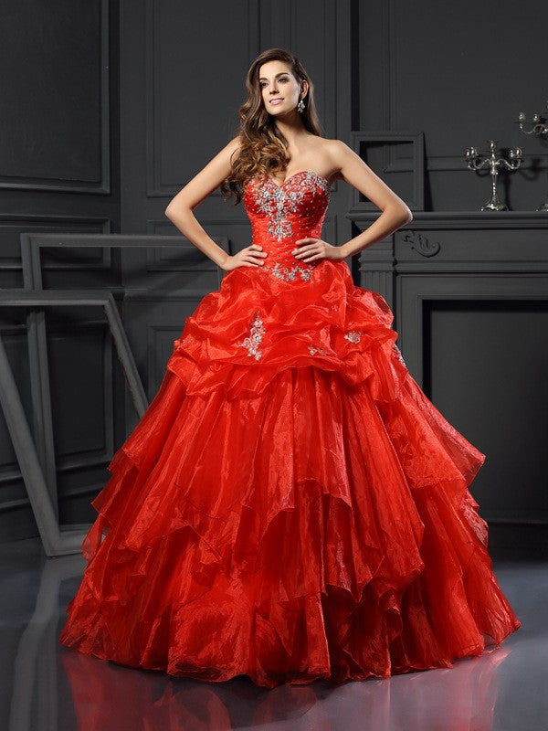 Robe de bal en tulle, décolleté en cœur, perles, sans manches, longue
