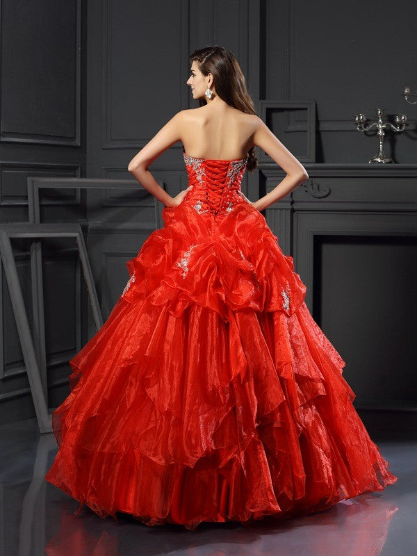 Robe de bal en tulle, décolleté en cœur, perles, sans manches, longue