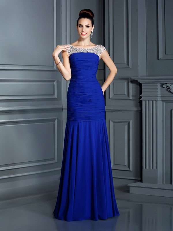 Robe longue en mousseline de soie, sans manches, style trompette/sirène, décolleté plongeant et perles
