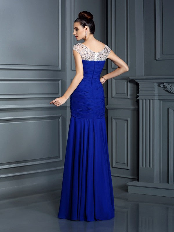 Robe longue en mousseline de soie, sans manches, style trompette/sirène, décolleté plongeant et perles