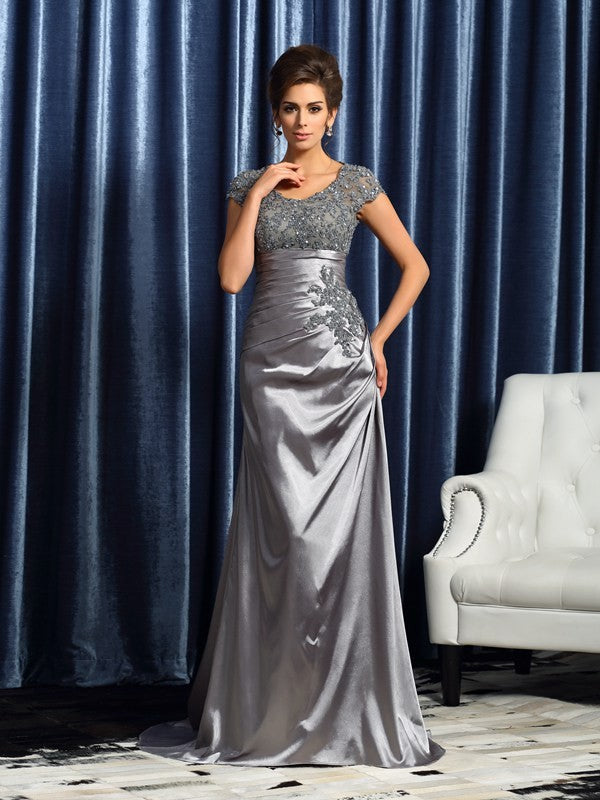 Robe de mère de la mariée longue en satin tissé, style trompette/sirène, avec perles et manches courtes