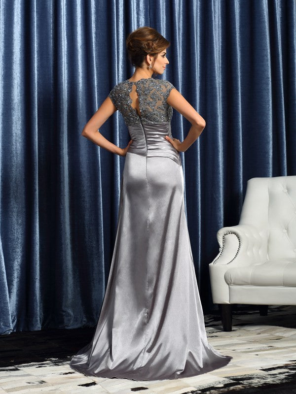 Robe de mère de la mariée longue en satin tissé, style trompette/sirène, avec perles et manches courtes