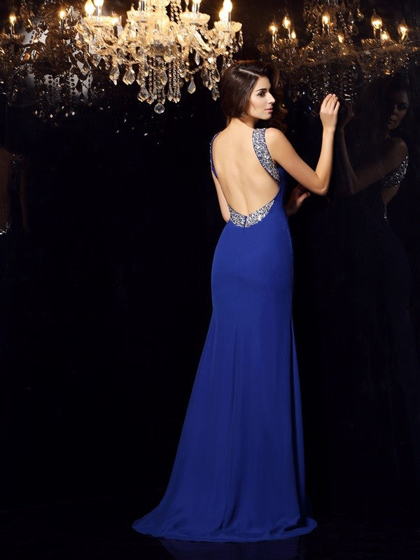 Robe longue en mousseline de soie, sans manches, style trompette/sirène, décolleté plongeant et perles
