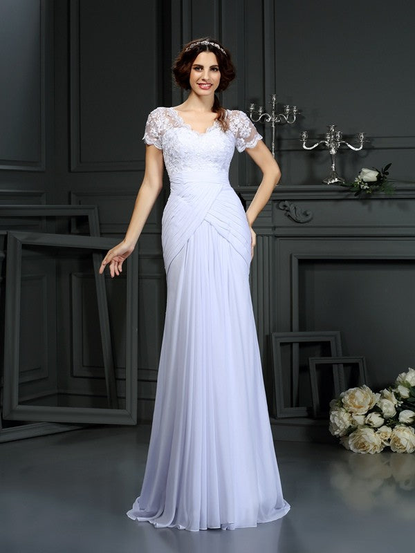 Robe de mariée longue en mousseline de soie, col en V, manches courtes, coupe fourreau/colonne