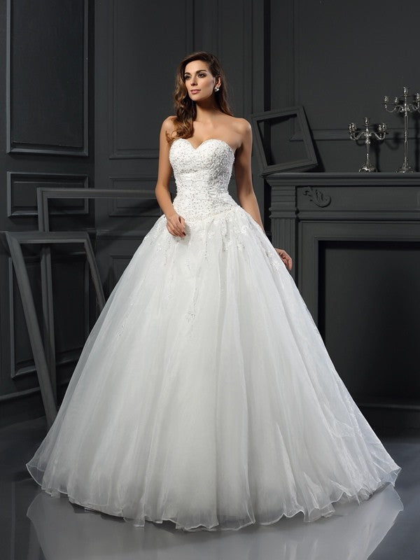 Robe de mariée longue en tulle, sans manches, décolleté en cœur, perles