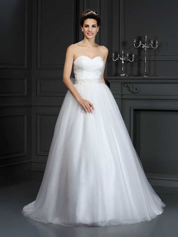 Robe de mariée longue en tulle, sans manches, décolleté en cœur, perles