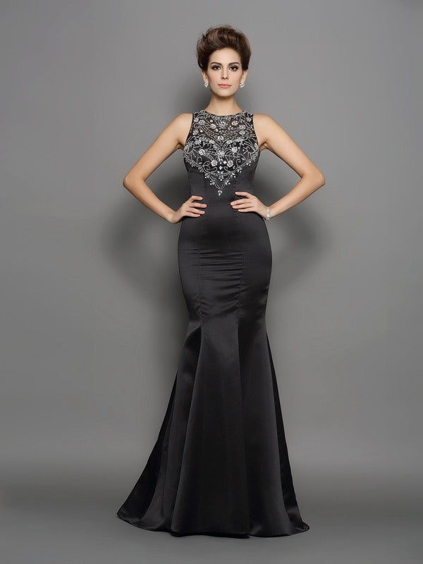 Robe longue en satin sans manches à col trompette/sirène et perles