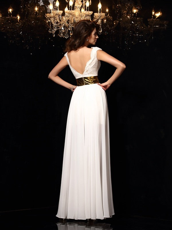 Robe longue en mousseline de soie, coupe trapèze/princesse, col en V, sans manches, en dentelle