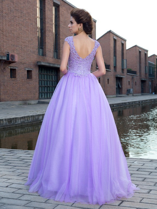 Robe de bal à col en V et manches courtes avec appliques