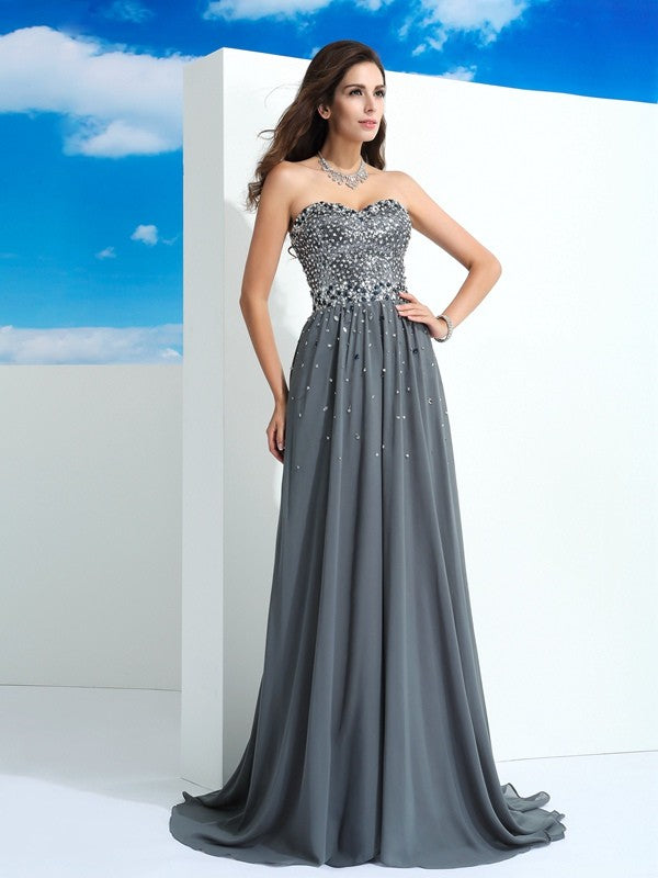 Robe longue en mousseline de soie, coupe trapèze/princesse, décolleté en cœur, perles, sans manches