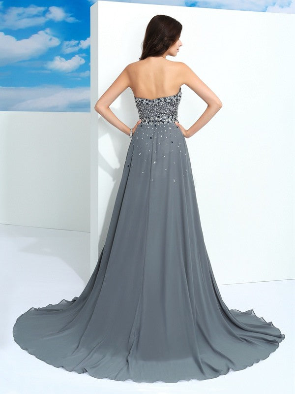 Robe longue en mousseline de soie, coupe trapèze/princesse, décolleté en cœur, perles, sans manches