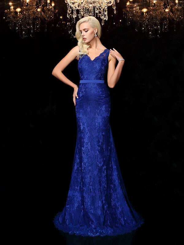 Robe longue en satin sans manches à bretelles fourreau/colonne en dentelle