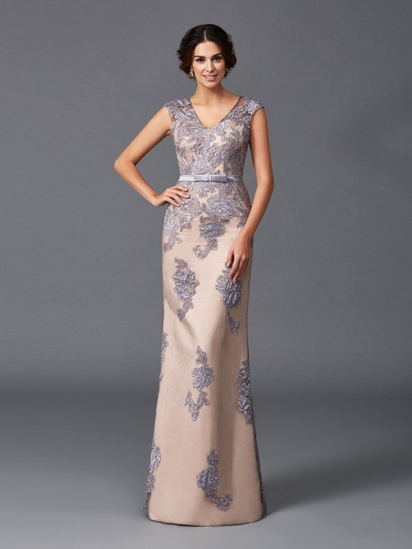 Robe longue en satin sans manches à bretelles fourreau/colonne avec appliques