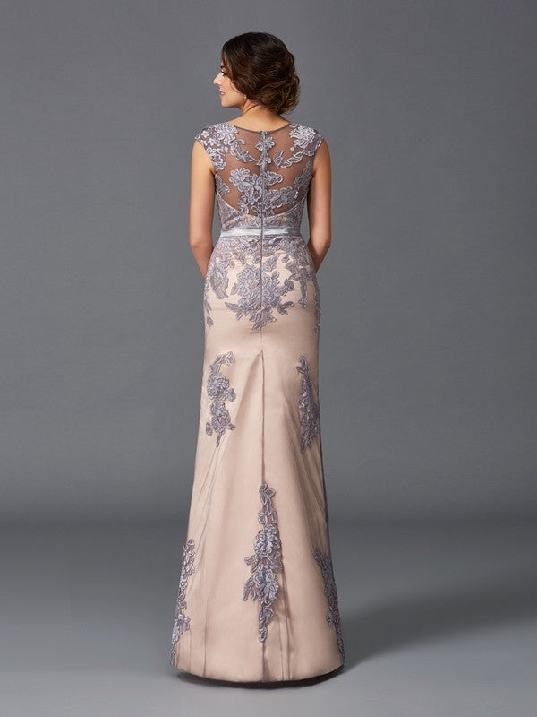 Robe longue en satin sans manches à bretelles fourreau/colonne avec appliques