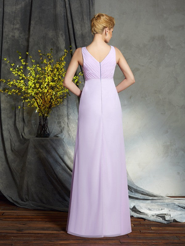 Robe de mère de la mariée longue en mousseline, fourreau/colonne, col en V, sans manches, avec appliques
