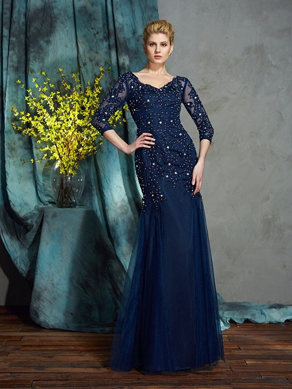 Robe de mère de la mariée longue en filet, fourreau/colonne, col en V, manches 3/4, avec appliques