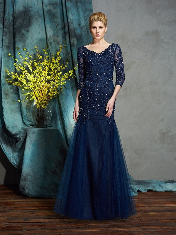 Robe de mère de la mariée longue en filet, fourreau/colonne, col en V, manches 3/4, avec appliques