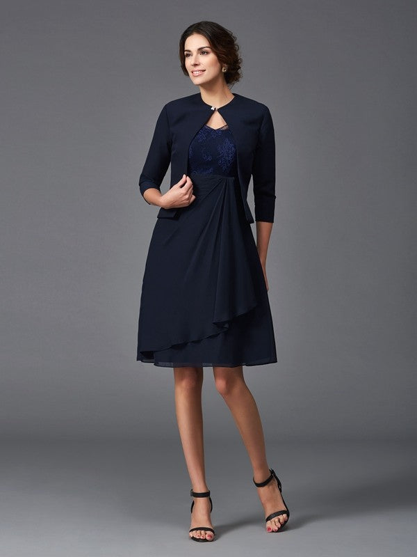 Robe de mère de la mariée courte en mousseline de soie, coupe A-Line/Princesse, col en V, manches 1/2 et dentelle