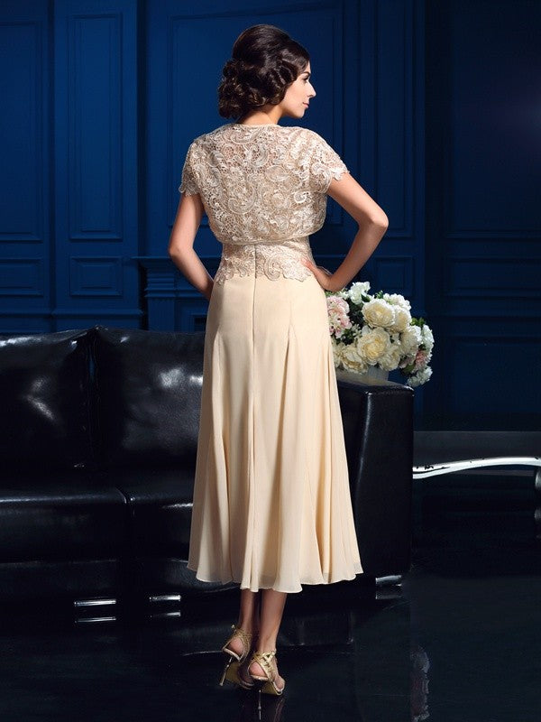 Robe de mère de la mariée courte en mousseline, coupe A-Line/Princesse, avec appliques carrées, sans manches