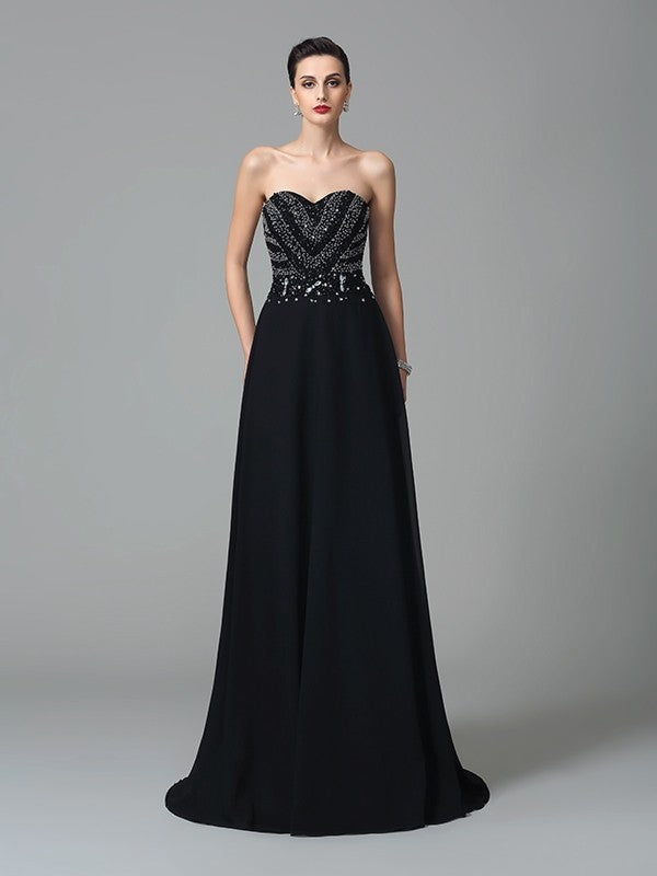 Robe longue en mousseline de soie, coupe trapèze/princesse, décolleté en cœur, perles, sans manches