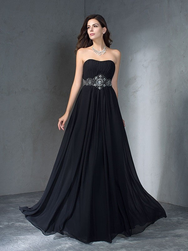 Robe longue en mousseline de soie, coupe trapèze/princesse, sans bretelles, avec perles, sans manches