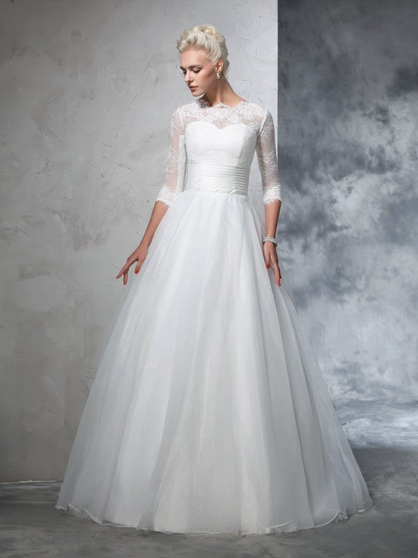 Robe de mariée longue en organza, manches 3/4, avec appliques et bijoux