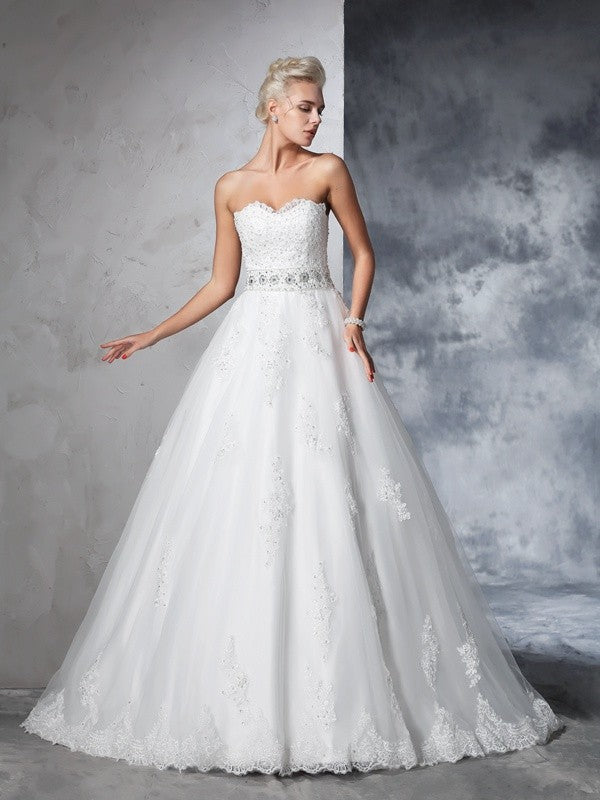 Robe de mariée longue en filet, sans manches, décolleté en cœur, avec appliques