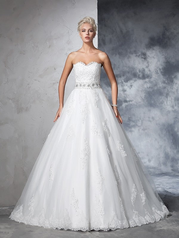 Robe de mariée longue en filet, sans manches, décolleté en cœur, avec appliques