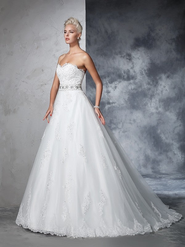 Robe de mariée longue en filet, sans manches, décolleté en cœur, avec appliques
