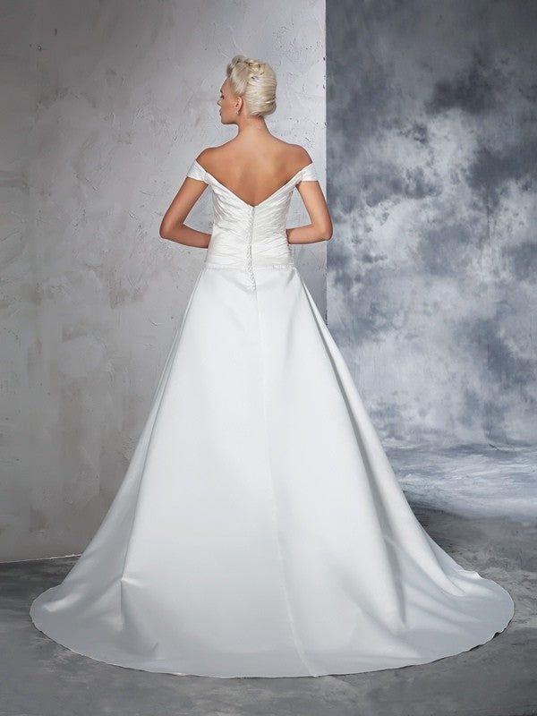 Robe de mariée longue en satin, épaules dénudées, froncée, sans manches