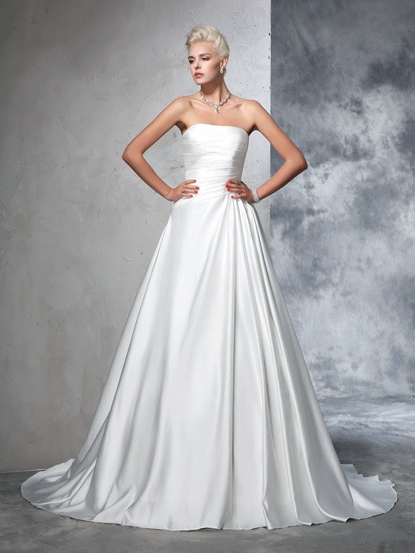 Robe de mariée longue en satin, bustier, froncée, sans manches