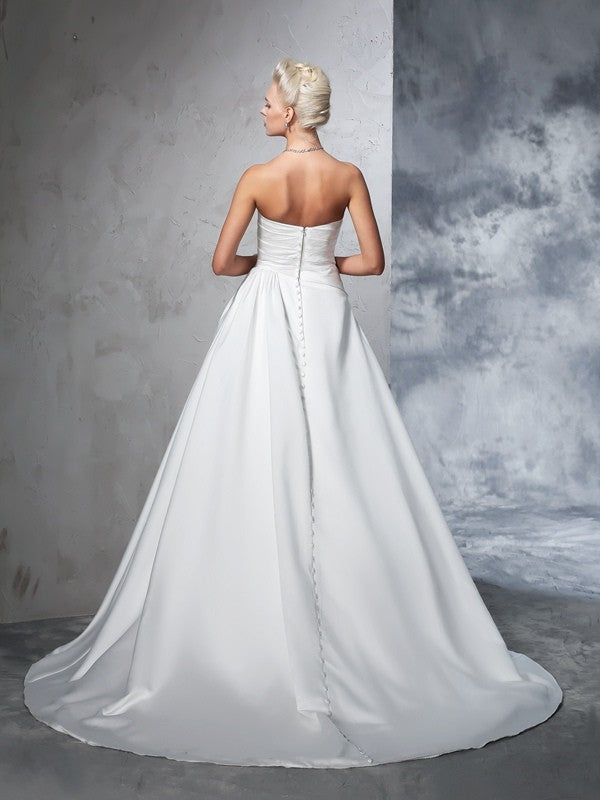 Robe de mariée longue en satin, bustier, froncée, sans manches